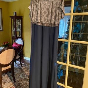 Beaded 
Zipper
Crew Neck
Length: 62 Inches
Long Length
100% Polyester